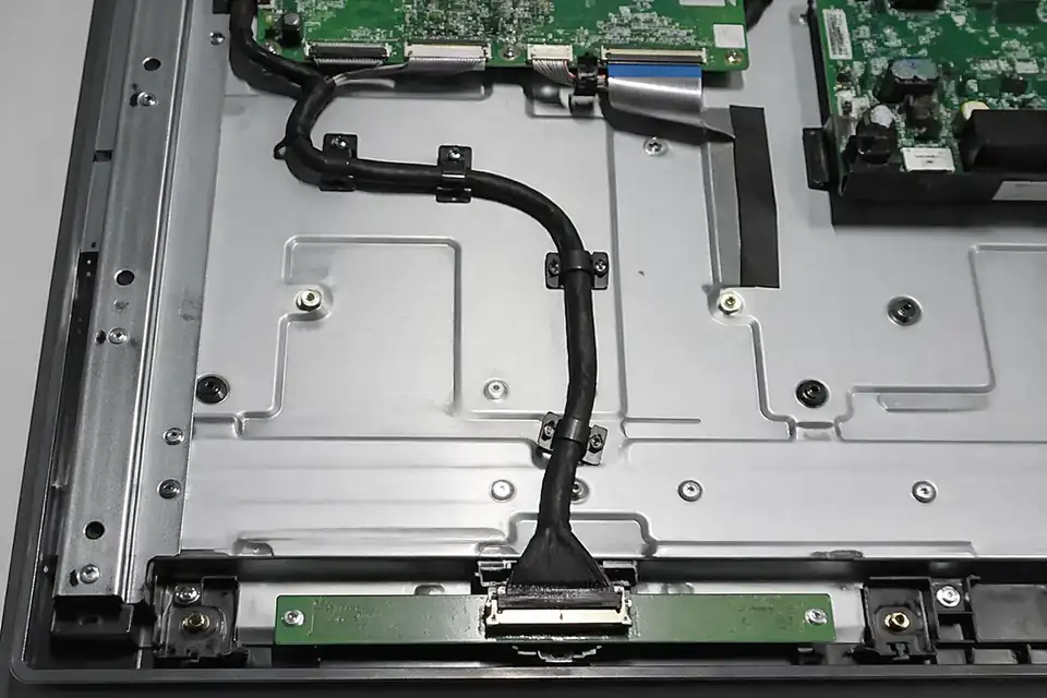 40-pin eDP assembly inside an industrial display module with longer routed path