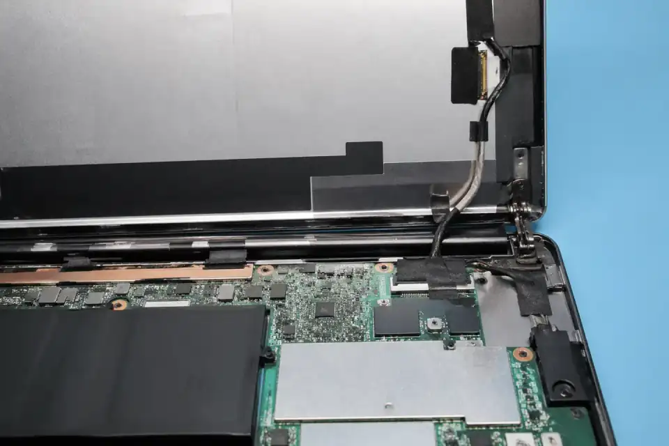 eDP route inside a standard laptop display hinge area