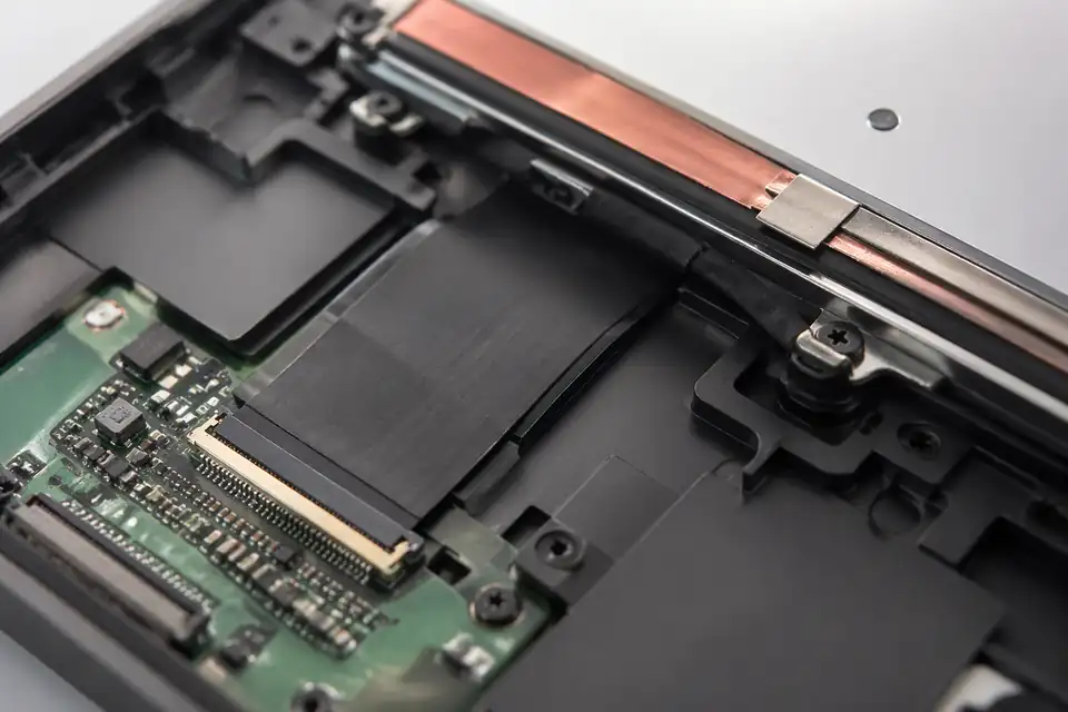 eDP route inside a detachable tablet with very thin internal display space