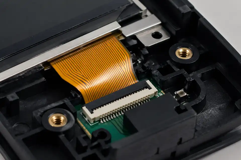 FFC and FPC assembly inside a small display module