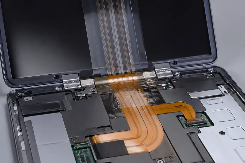 FFC and FPC assembly inside a foldable display device