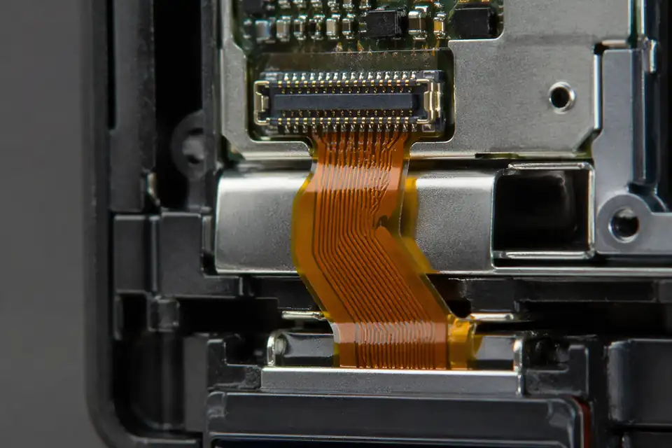 Fine-pitch FFC and FPC assembly in a compact display-module connection