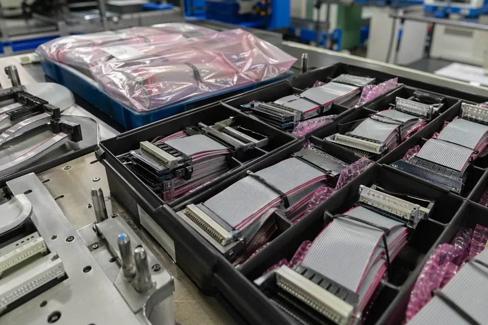 Telecom rack IDC cable sets kitted in compartment trays with anti-static protection
