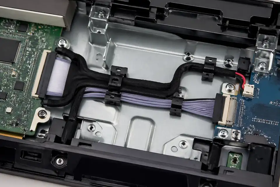 LVDS route inside a compact HMI interface system