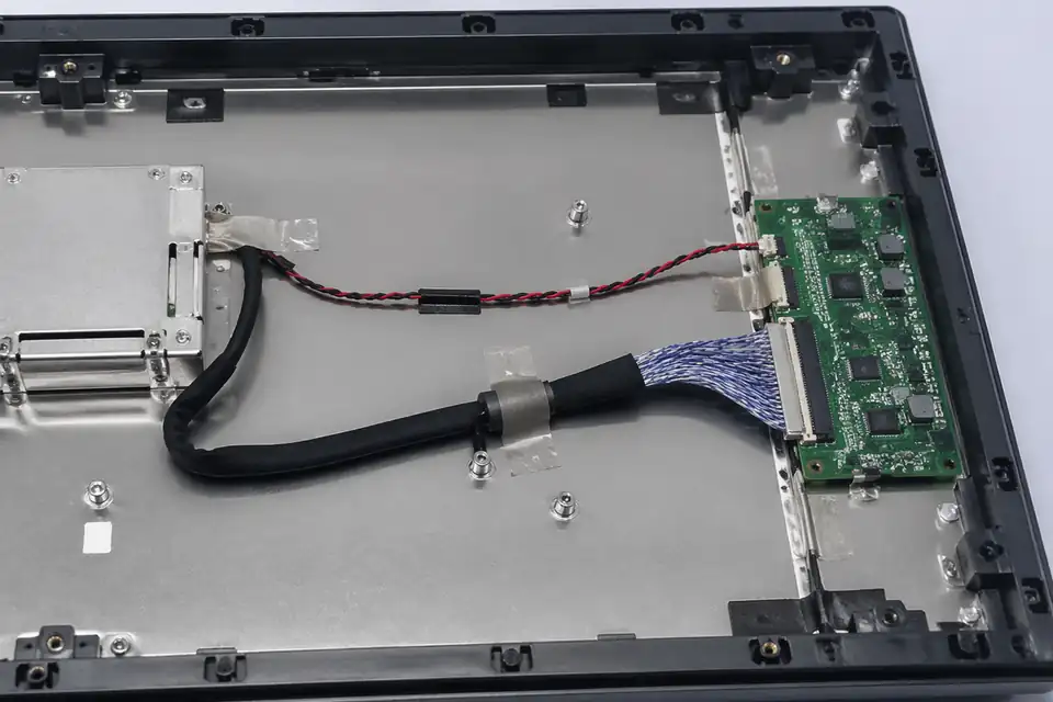 LVDS route inside a panel-PC display module with controlled length distribution