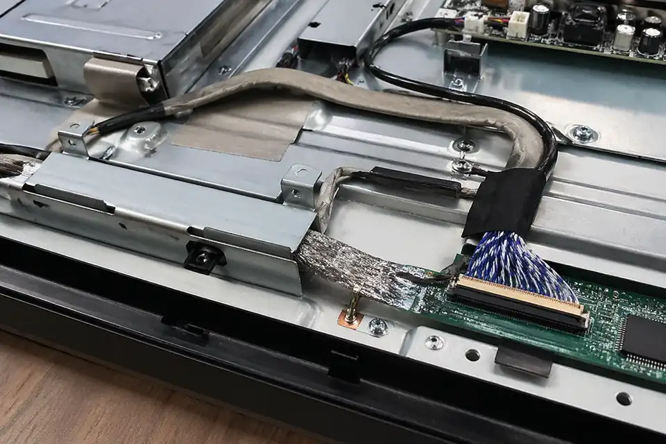 LVDS shielding and routing review inside a display-interconnect build